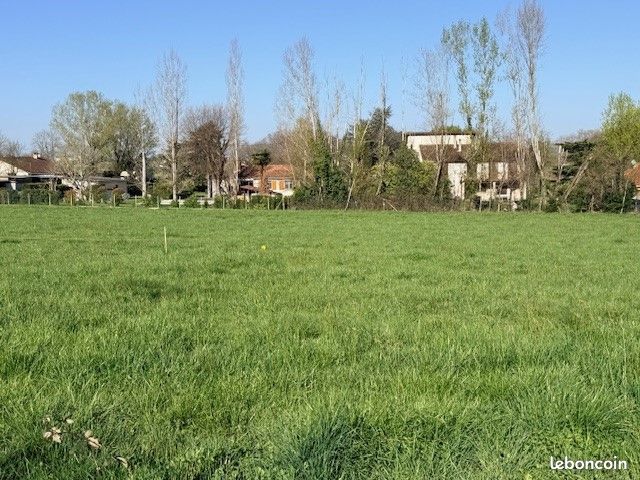 Terrain 725 m² · à Albi · 725 m² · 72 000 €