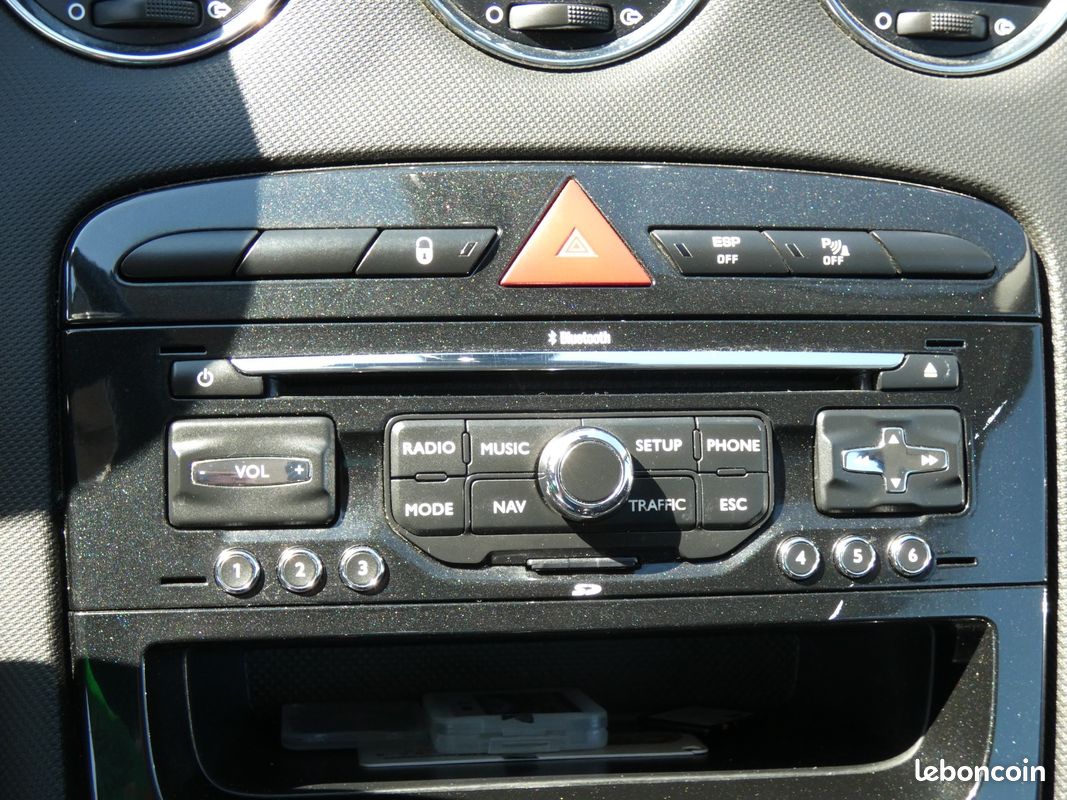 PEUGEOT 308 CC 2.0 HDi 163ch Féline (image 20)