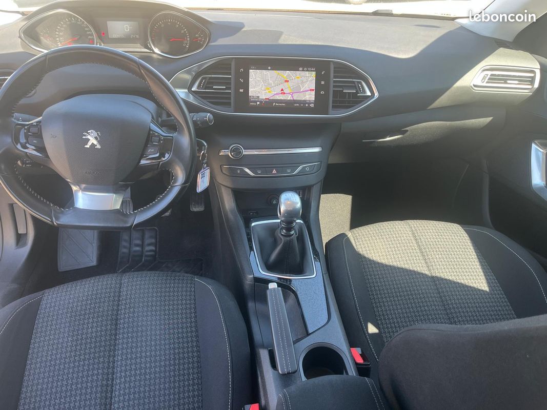 Peugeot 308 ii (2) 1.2 puretech 130 s&s active pack (image 7)
