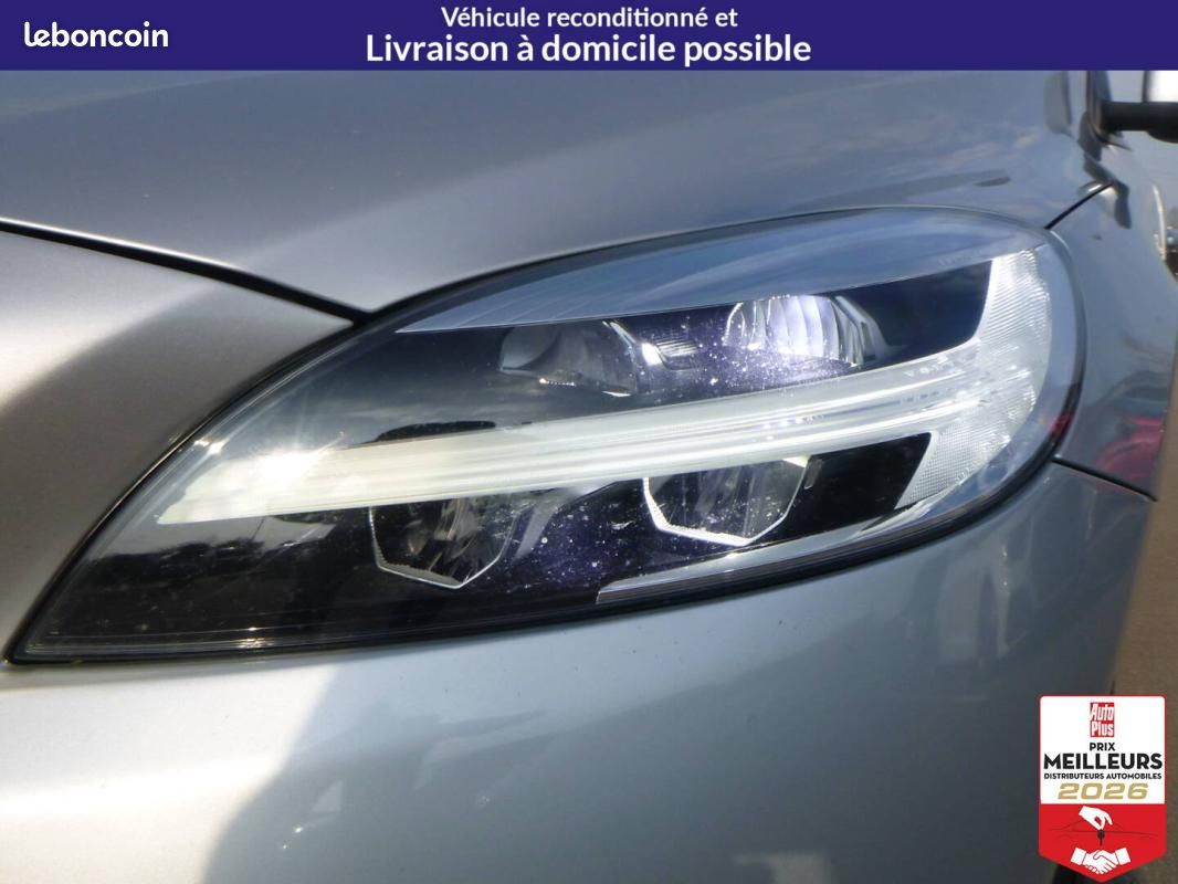 Volvo V40 D2 120 Geartronic 6 - Momentum (image 9)