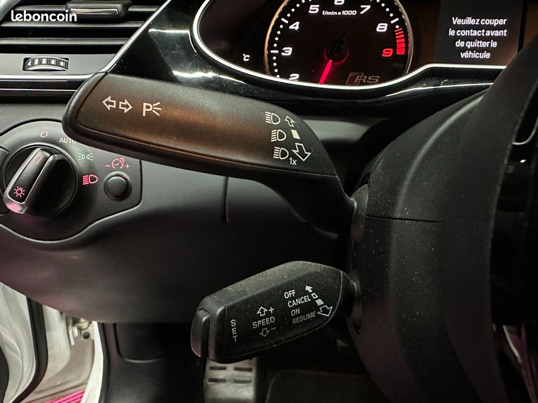 AUDI RS4 AVANT V8 4.2 FSI 450 Quattro S Tronic 7 / PACK CARBONE INTÉRIEUR / VOLANT MÉPLAT / SIÈGES ÉLECTRIQUES (image 18)