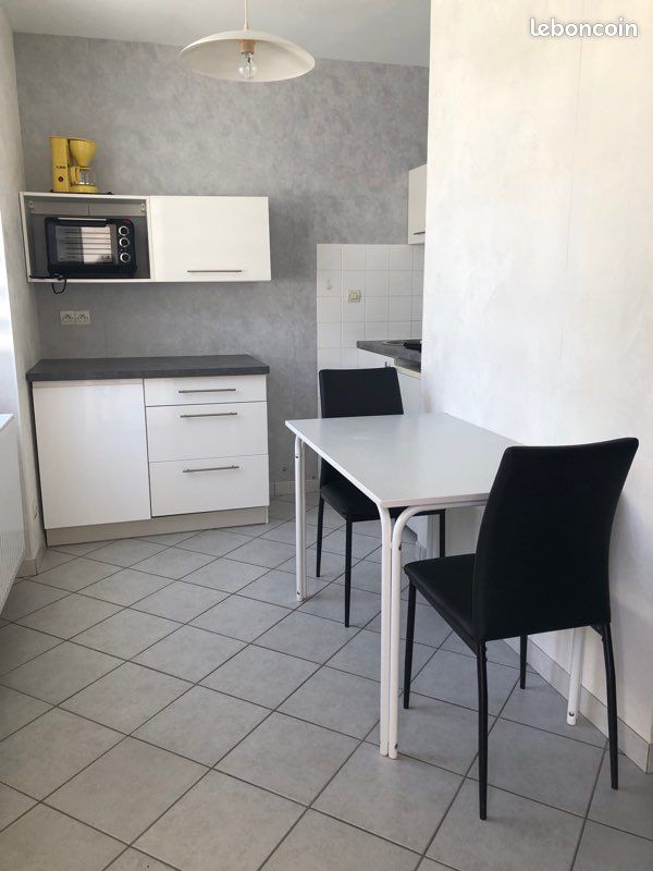 Appartement 1 pièce 17 m² · à Châteauroux · 17 m² · 400 €