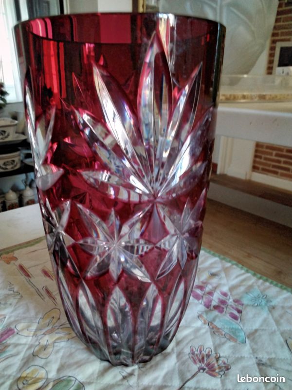 Petit Vase Boule En Cristal De Bohême Rouge - 19ème ? - Décoratif