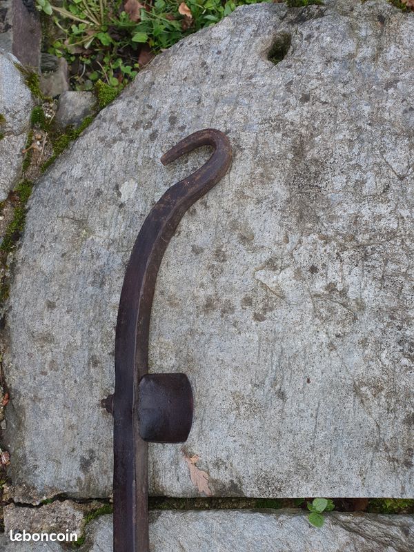 Ancien Outil De Sabotier - Paroir Forgé Et Signé V.L - N°26 - Collection