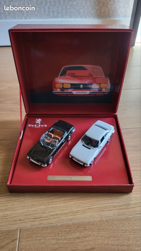 PEUGEOT 504 COUPE 1974 Bleu MINICHAMPS 1:43 de reference 400 112124