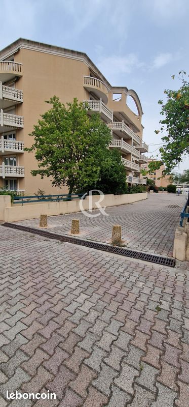 Parking 15 m² · à Hyères · 15 m² · 165 €/mois