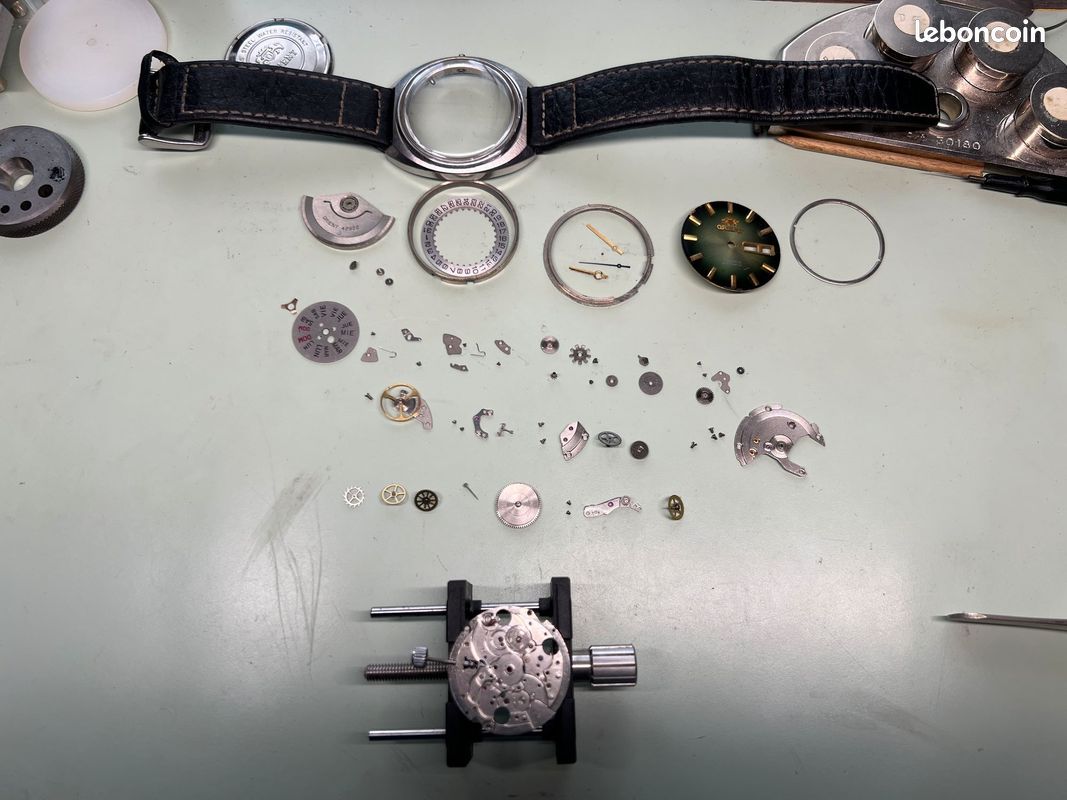Lot De Pièces Horlogerie Pour Restauration - Boîtiers, Bracelets De Montres, En L'état