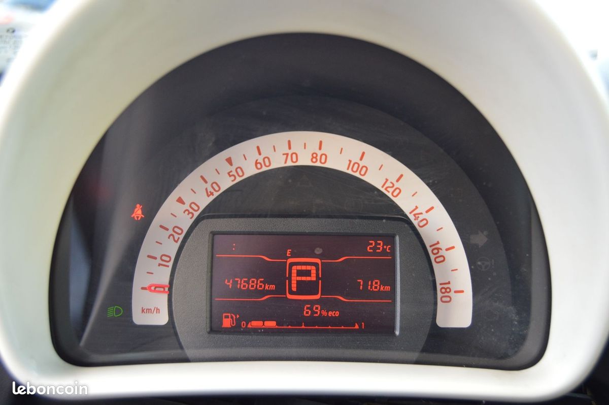 Smart FORTWO COUPE 71CH PURE TWINAMIC E6C (image 17)