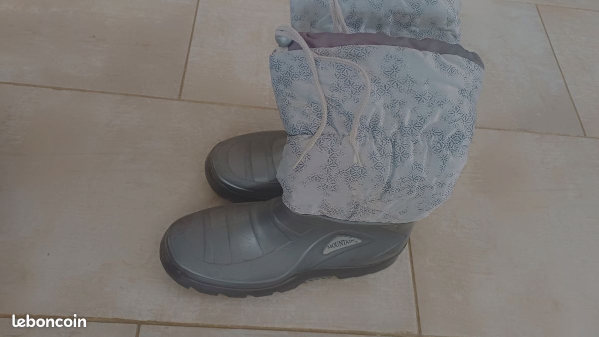 Paire De Bottes à Neige Vintage Mod'8 - Taille 38, Occasion, Style Rétro Pour Déco Ou Usage