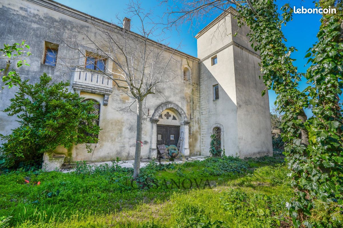 Maison 16 pièces 450 m² · à Aigues-Mortes · 450 m² · 570 000 €
