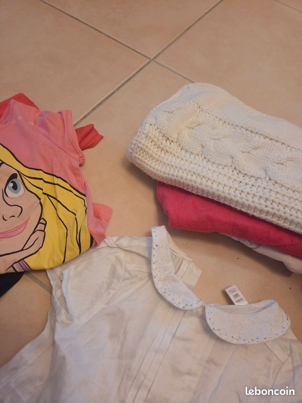 Lots de vêtements fille 4-5 ans
Robes - t-shirt - pull - gilet - veste - leggings (image 6)