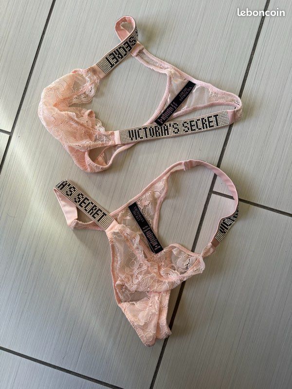 Lot De 2 Porte-jarretelles Victoria's Secret En Dentelle Rose Et Bordo – Taille M Neuves Avec étiquettes