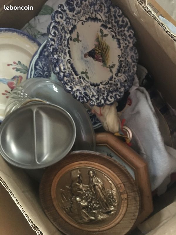 Vends un carton plein de decos anciennes (image 2)
