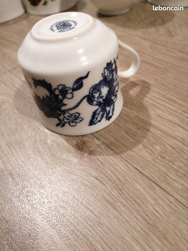 SERVICE à CAFÉ ☕ en PORCELAINE DE RÉPUBLIQUE TCHÈQUE 🇨🇿 CZ, TRÈS TRÈS ANCIEN ET GRIFFÉ voir en dessous (image 8)