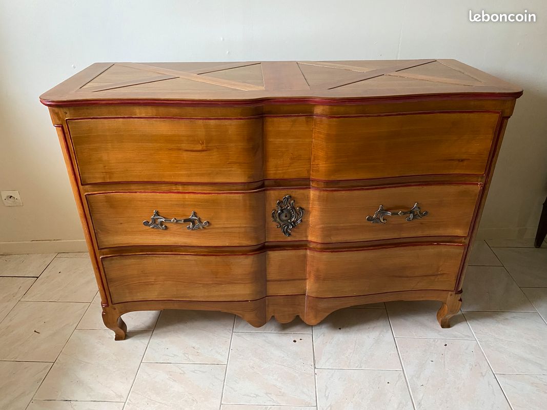 Commode en merisier massif style Louis XV (image 1)