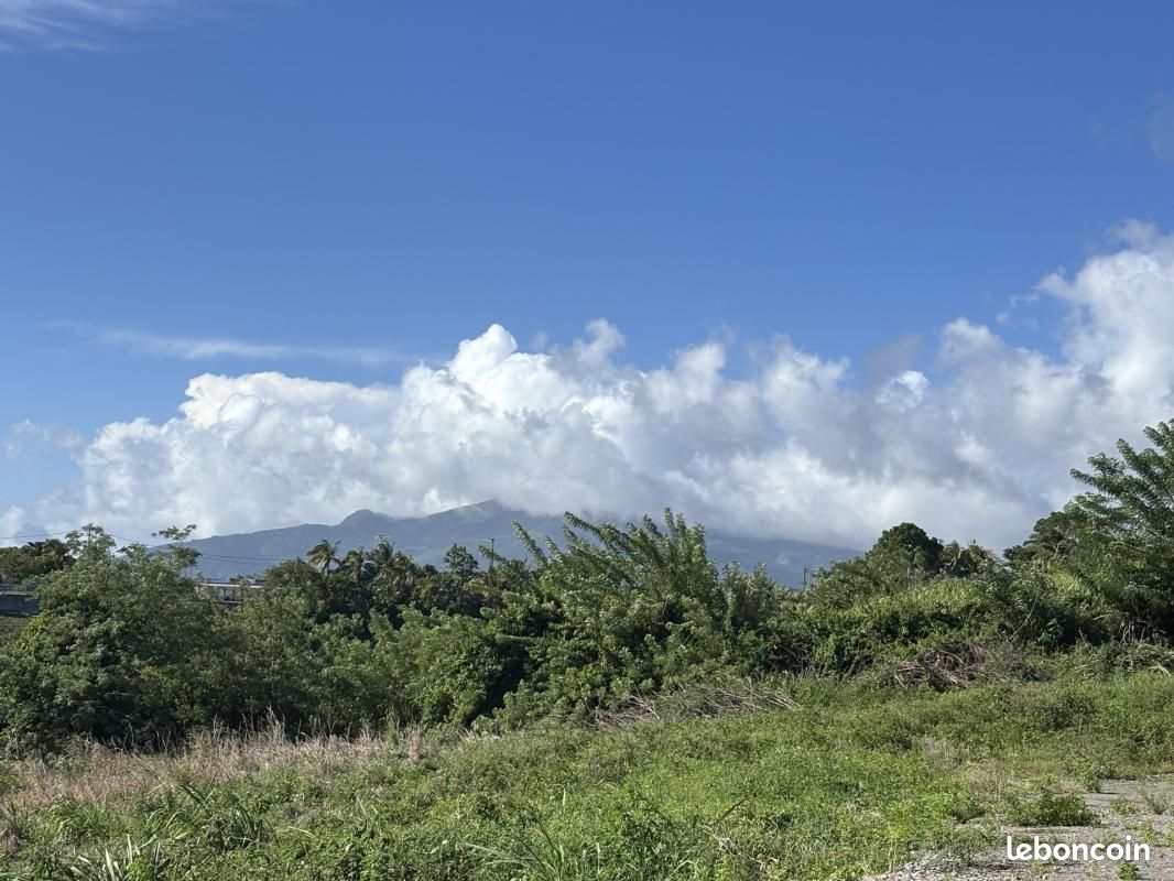 Terrain 750 m² · au Carbet · 128 500 €