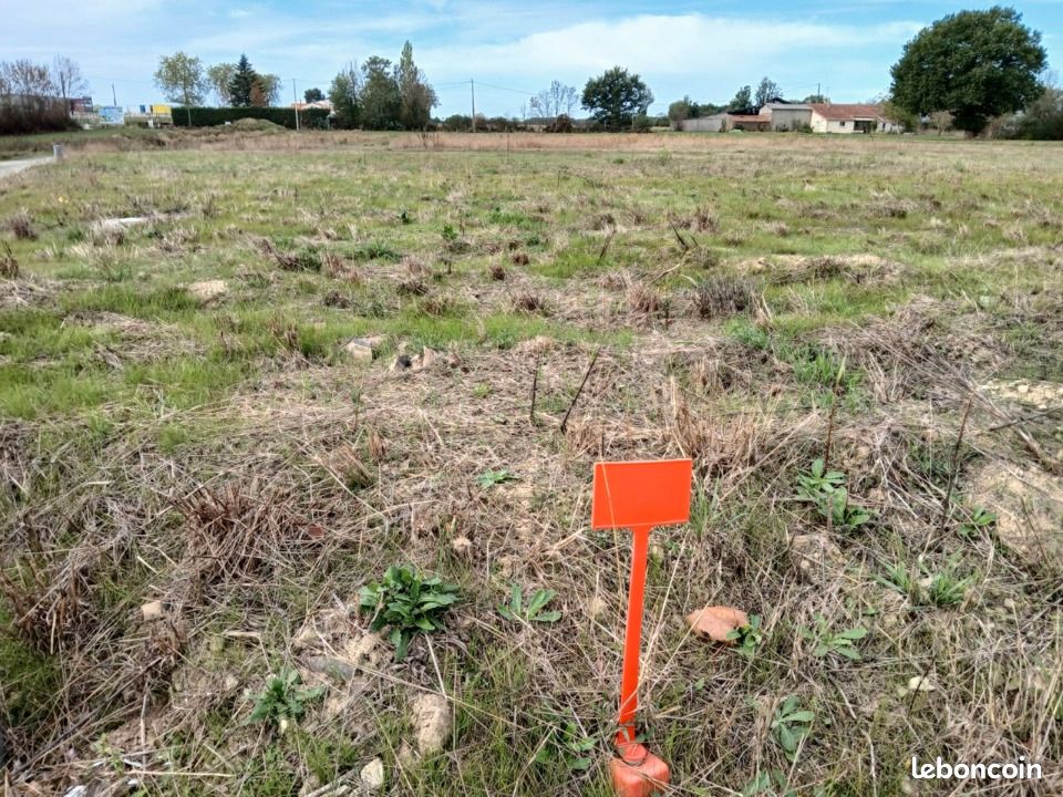 Terrain 405 m² · à Bellevigny · 61 000 €