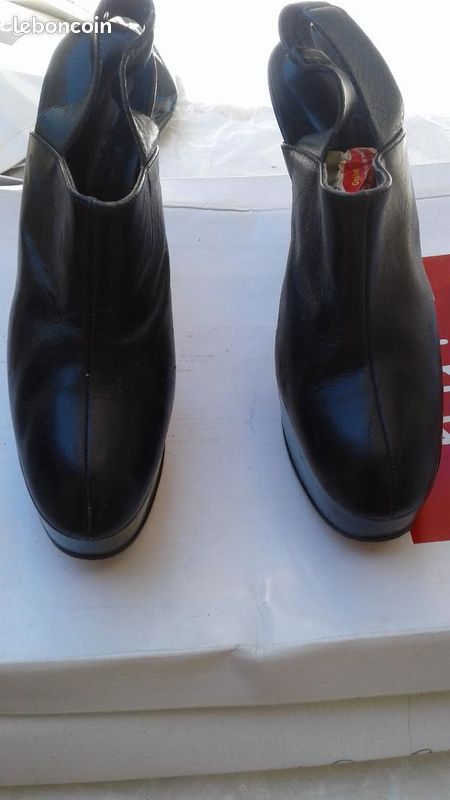 Sabot cuir noir André (image 1)
