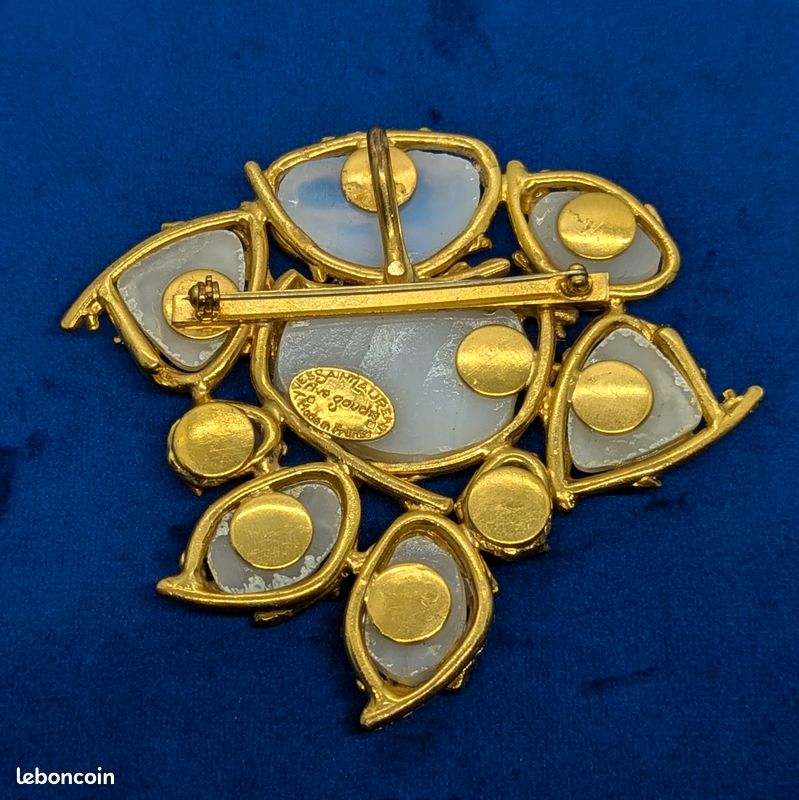 Broche Vintage Atalante YSL - Métal Doré Avec Cabochon Bleu Verre Taillé (occasion)