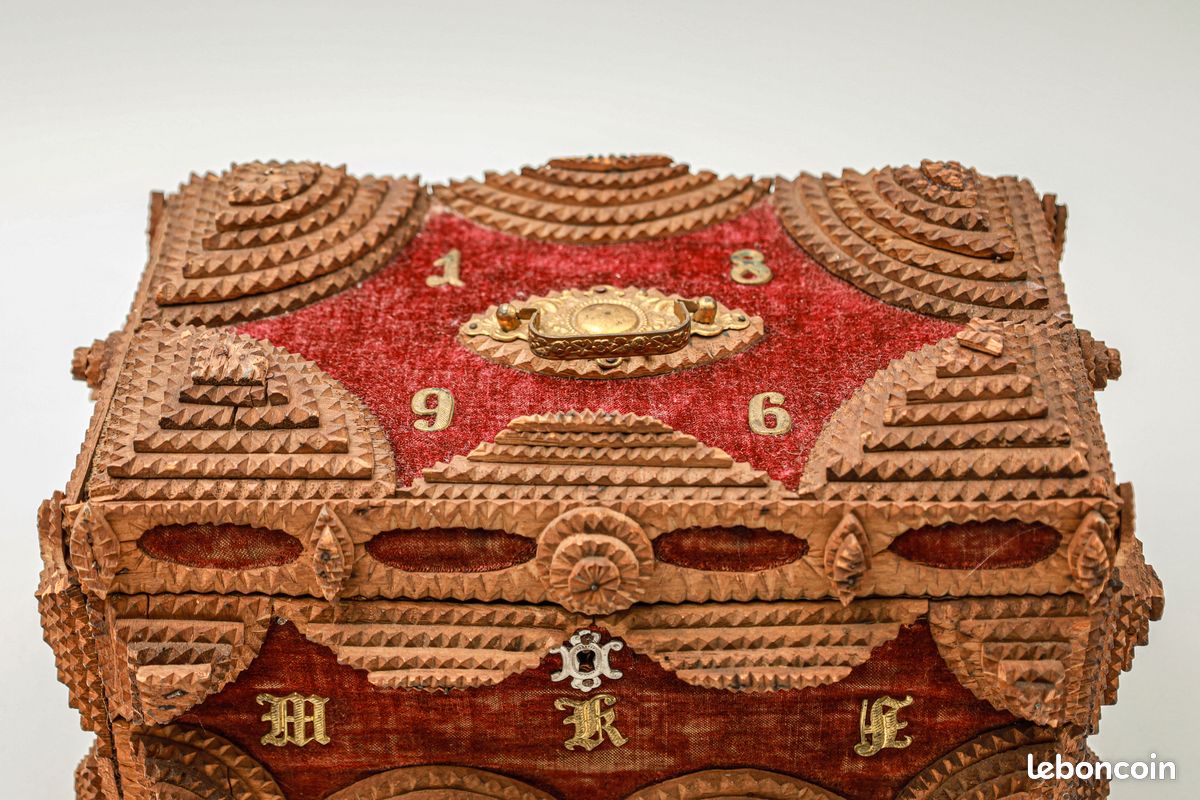 Ancienne Boîte à Bijoux Tramp Art En Bois Sculpté, Circa 1900 - Objet De Décoration Vintage