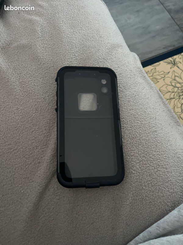 Coque lifeproof fre iPhone XR (image 1)