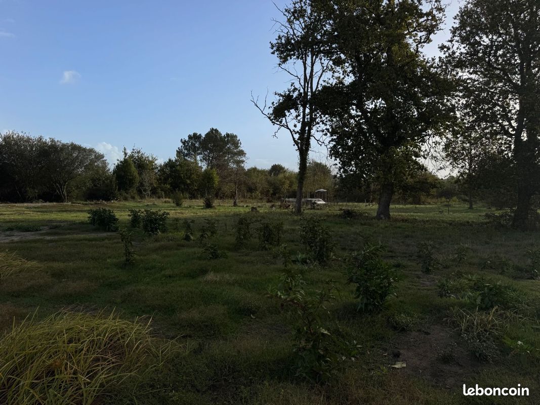 Terrain à bâtir de 900 m² à VENSAC (33) · 198 000 €