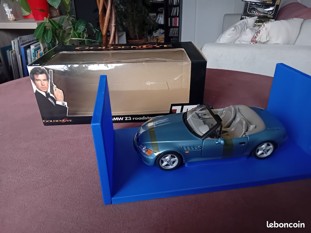 BMW Z3 Goldeneye 1:18 this is a great model and amazing detail