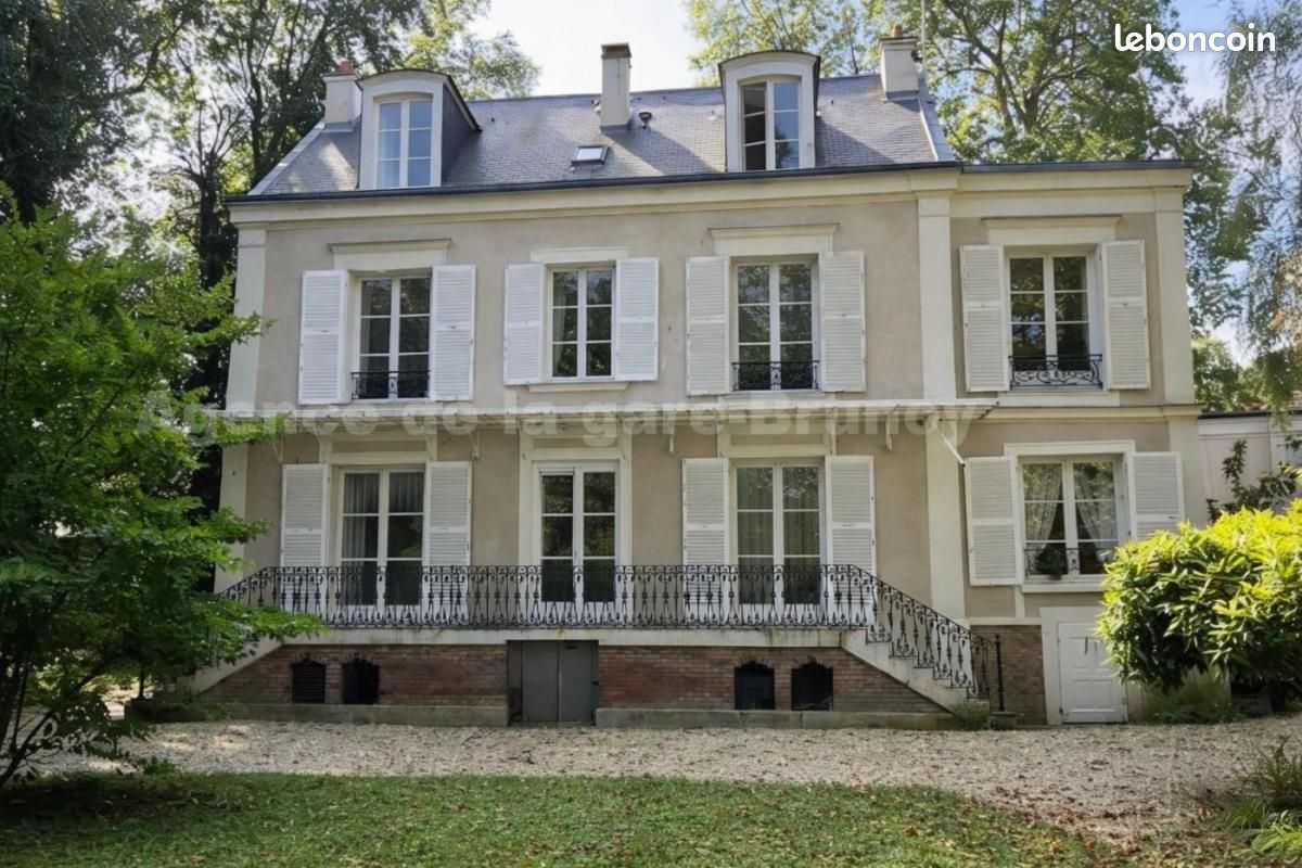 Maison 8 pièces 239 m² · à Brunoy · 239 m² · 695 000 €