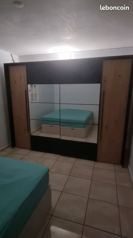 Grande armoire avec miroires, étagères et penderies (image 3)