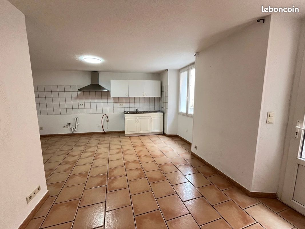 Appartement 4 pièces 67 m² · à Nans-les-Pins · 67 m² · 910 €/mois