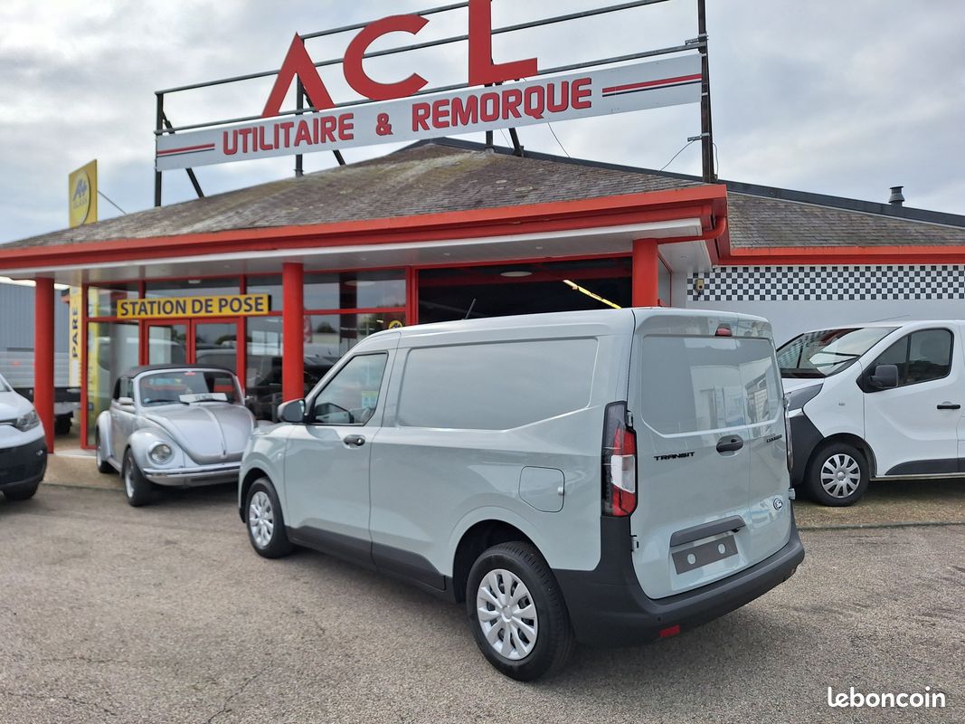 Ford Transit Courier Fourgon Trend 1.5 Ecoblue diesel 100ch 19990 HT (image 4)