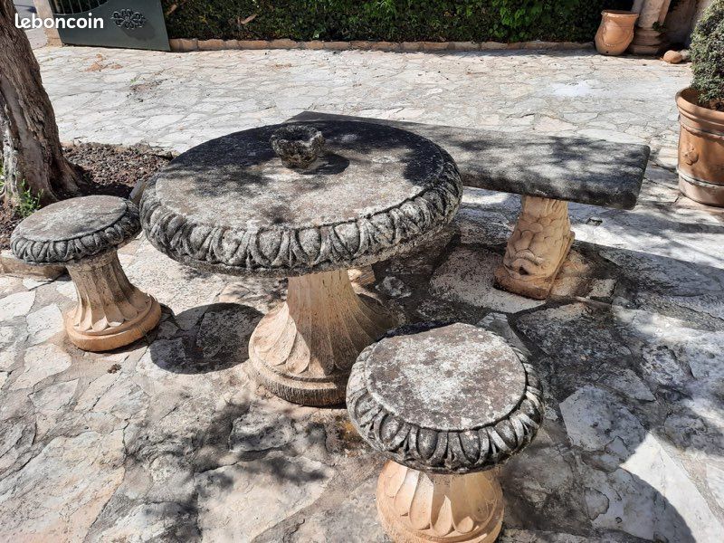 Table en pierre (image 1)