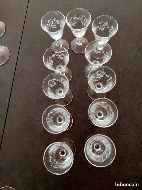8 ANCIENS PETITES verres bleus digestifs EUR 12,80 - FR