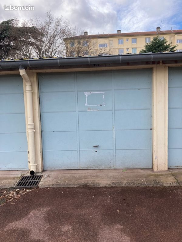 Très rare* vente d'un garage aérien TASSIN LA DEMI LUNE - Avenue Misery · à Tassin-la-Demi-Lune · 25 000 €