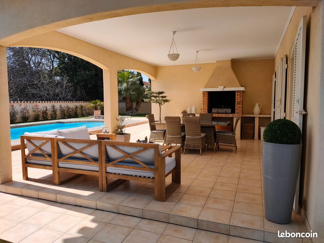 Villa 160m2 4 faces Piscine 900m2 terrain arboré (image 2)