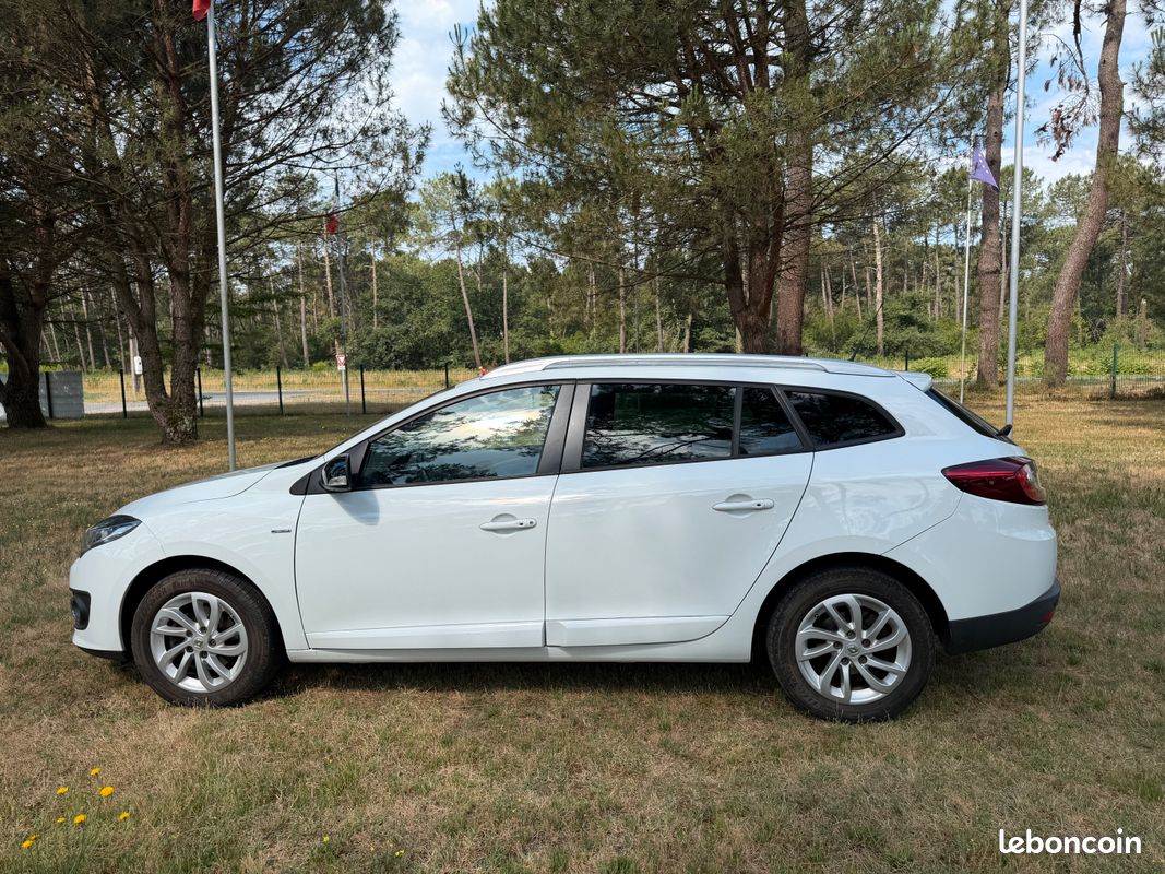 Renault Megane 1L2 TCe 115 Ch en version Limited très très bel état. Chaine distribution neuve sur facture. Un vrai plaisir à conduire. Ct Parfait (image 8)