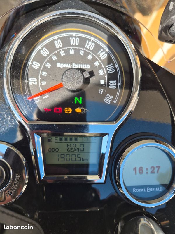 Vends moto Royal Enfield 650 black et chrome annee 2025 (image 2)