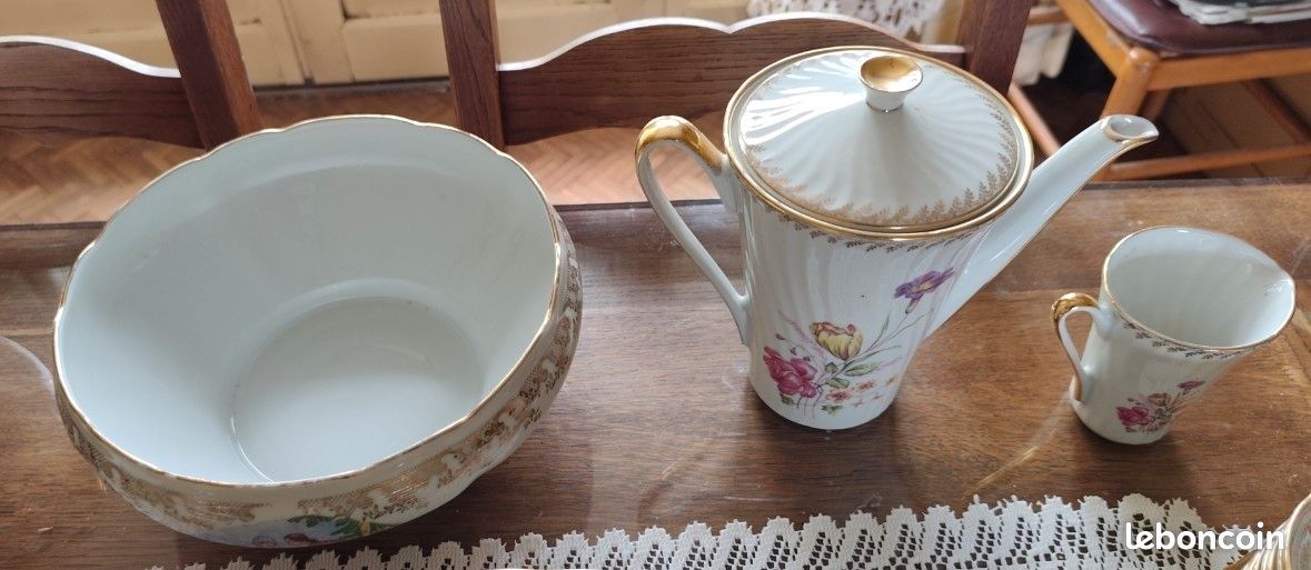 Service de table et à café en porcelaine de Chauvigny- Limoges (image 9)