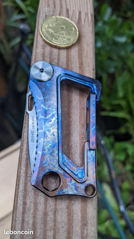 Mousqueton en titane équipé d'une lame en acier M390 (image 4)