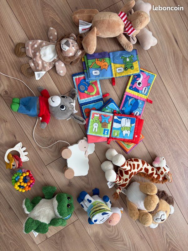 Lot de peluches + jeux d’éveil (image 1)