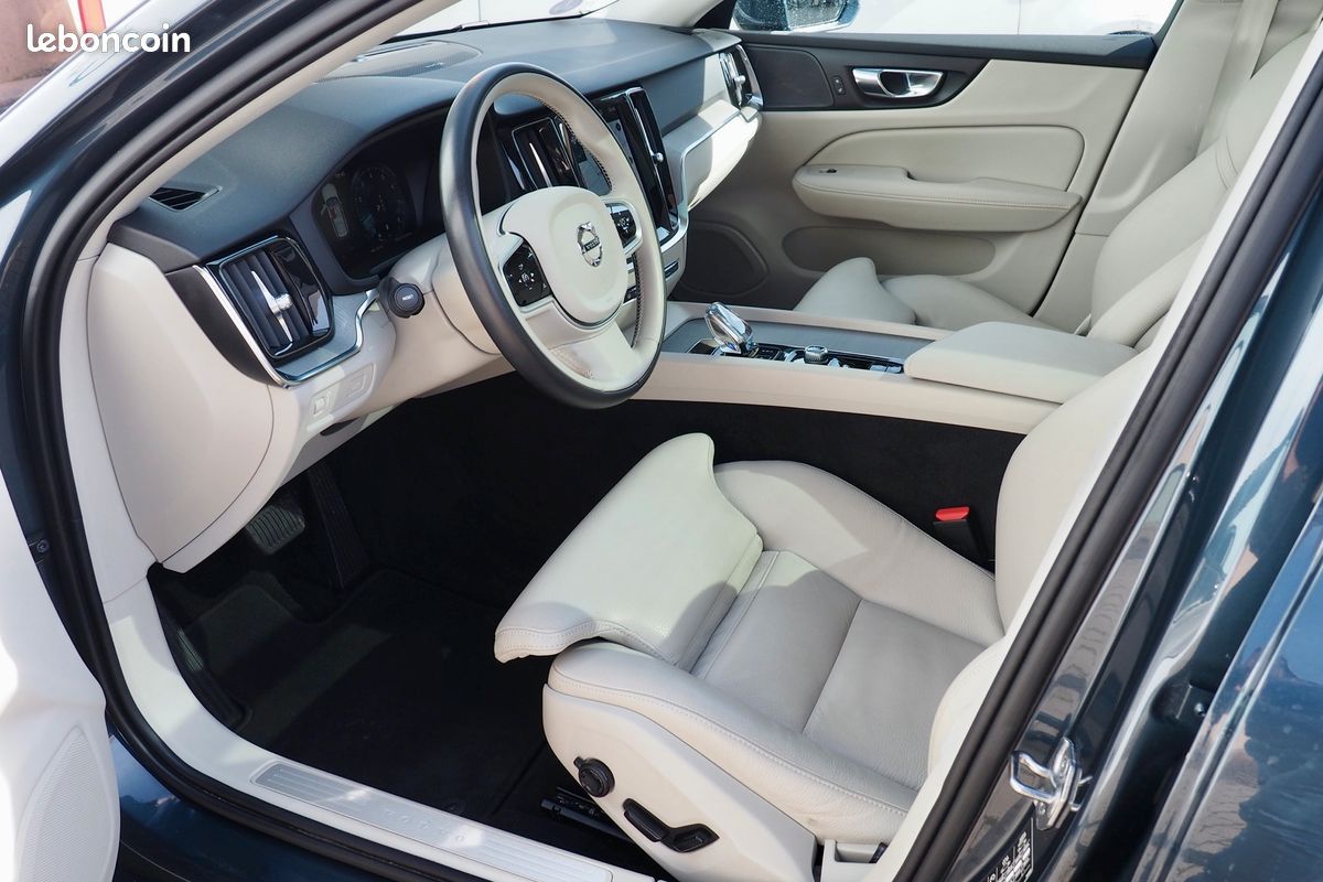VOLVO V60 B3 163 Geartronic Inscription Luxe + Toit panoramique + Caméra + Attelage + HUD + H.Kardon + Pilot Assist + Options, 1ère Main - Garantie 12 mois (image 3)