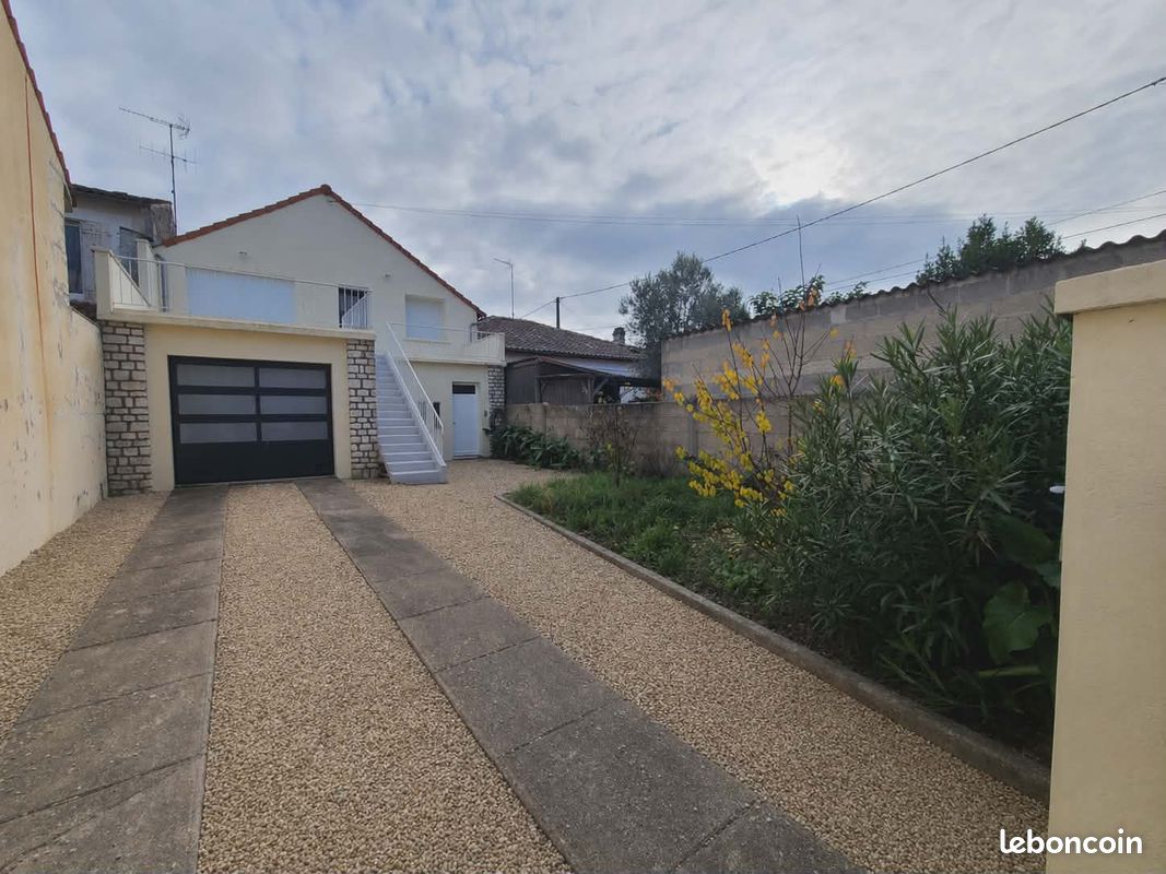 Local commercial 5 pièces 200 m² · à Cognac · 200 m² · 275 000 €