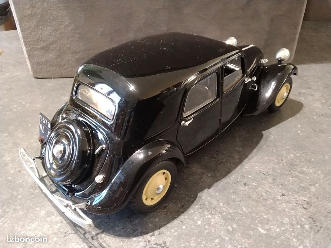 Solido 8177 -1/18- citroen traction av 11 berline 1938 - boite