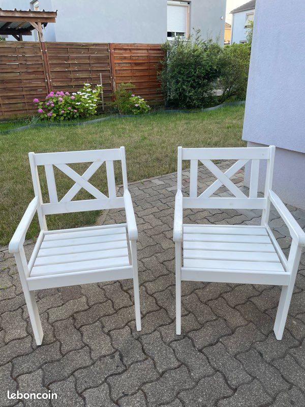 Lot 2 chaises de jardin en bois blanc neuf Largeur 57cm (image 1)