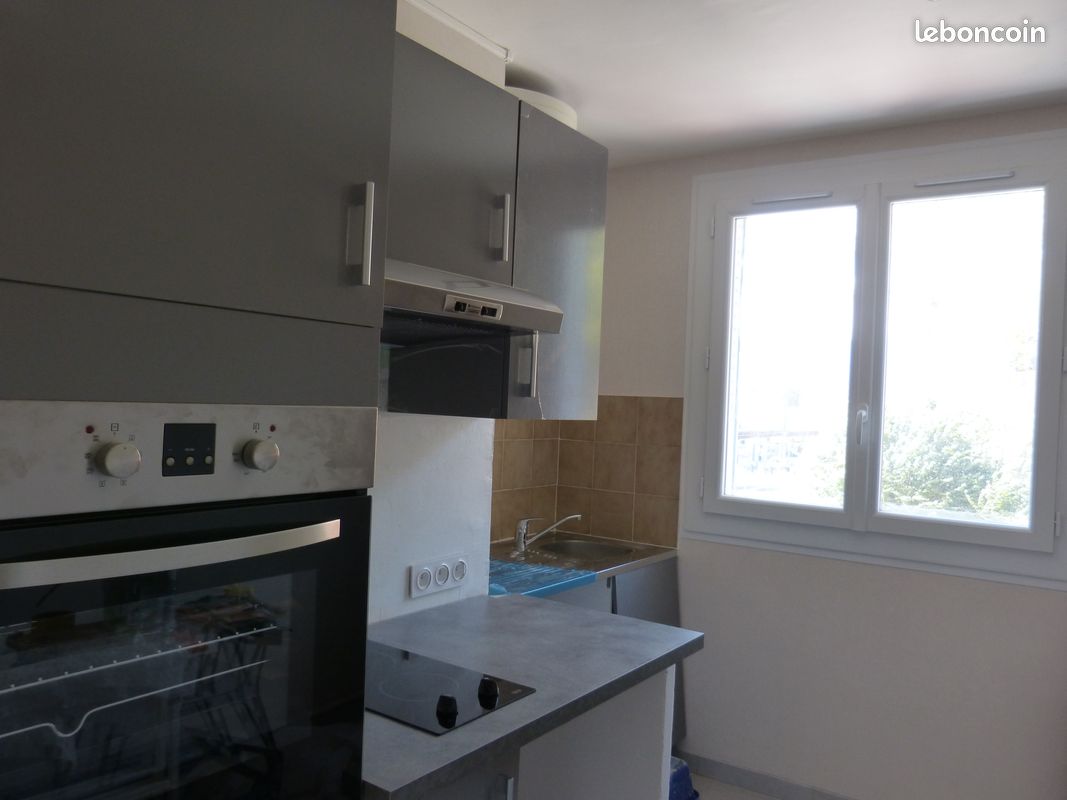 Appartement 3 pièces 53 m² · à Saint-Égrève · 53 m² · 735 €