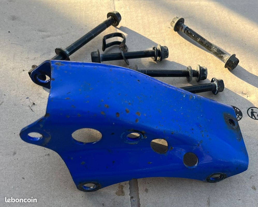 Support et axes moteur 125 DR (image 1)