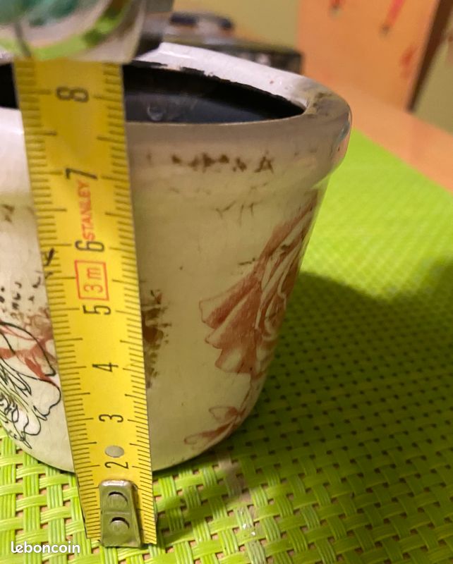 Cache pot (image 1)