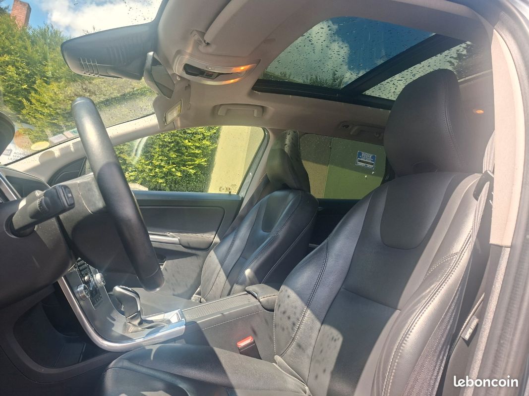 Sublime Volvo Xc60 D3 2.0d 150cv Bva8 Pack Signature*115MKms*Toit ouvrant pano*Camera*Navigation*Révisée et Garantie 12mois*Reprise*Financement (image 5)