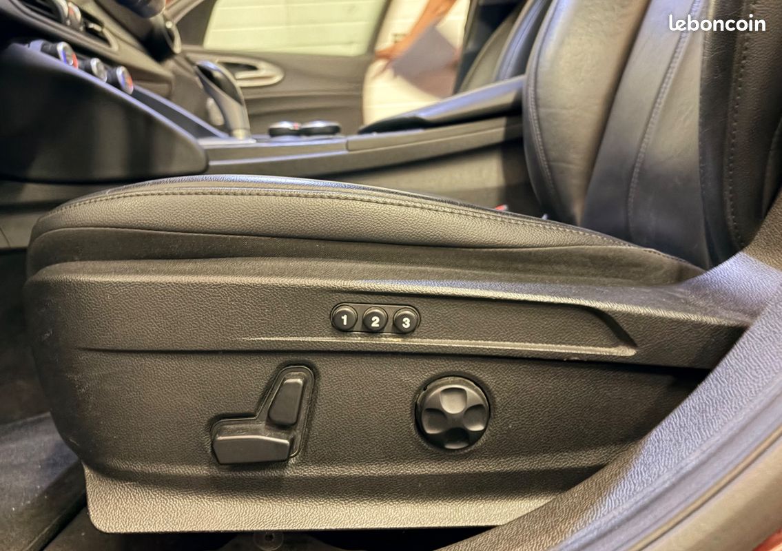 ALFA ROMEO GIULIA 2.2 JTDM 150 CH SUPER BVA + HARMAN KARDON + ATTELAGe (image 13)