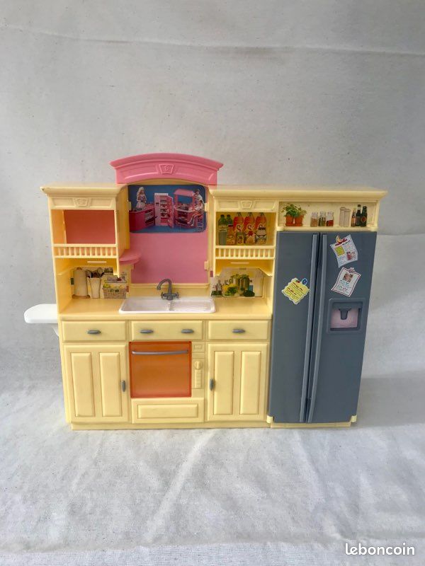 Hasbro Play-Doh Habille Barbie avec de la Pâte à Modeler Hasbro Play-Doh Habille Barbie avec de la Pâte à Modeler